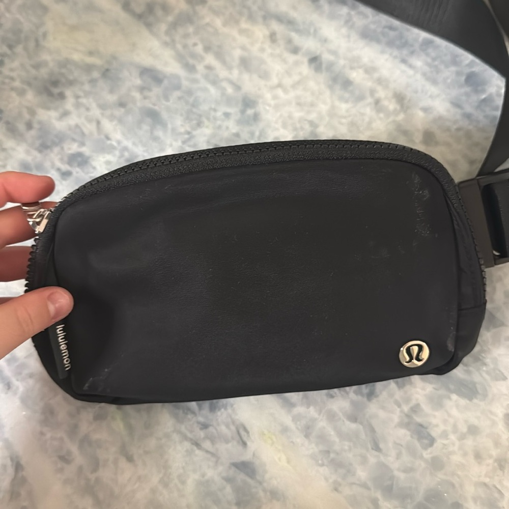 Lululemon black belt bag